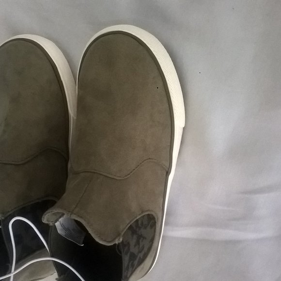 Cat & Jack Olive green toddler boys slip on shoes - Picture 6 of 6